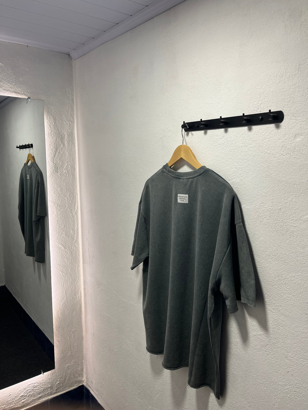 CAMISETA OVERSIZE DESHILACHE GRIS