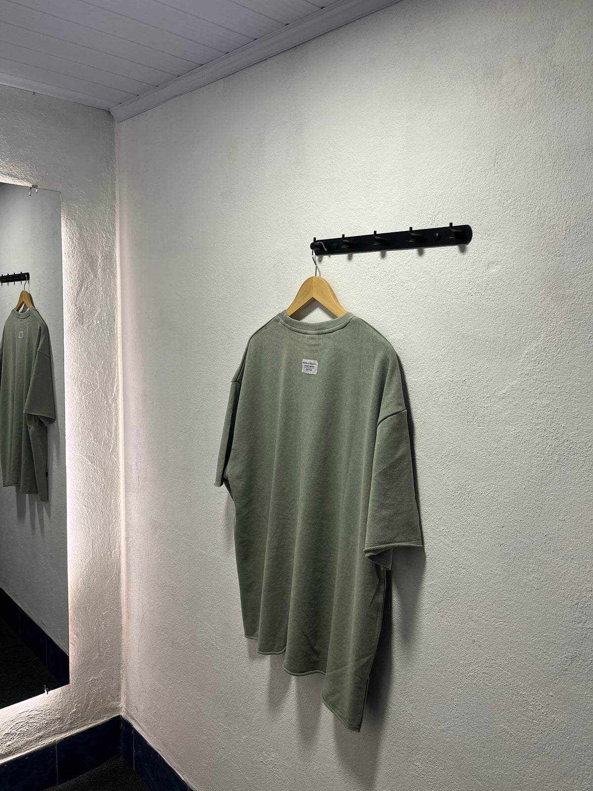 CAMISETA OVERSIZE DESHILACHE VERDE GASTADO