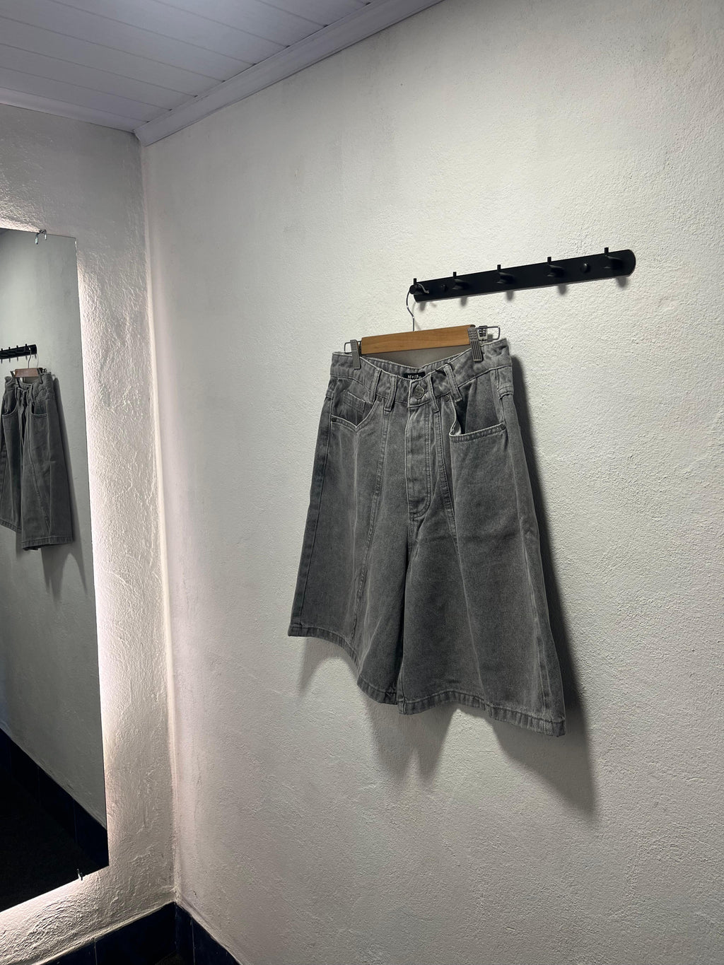 BERMUDA BAGGY CAMPANA GRIS
